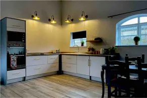 Spacious 1 bedroom apartment in rural setting - Image 2