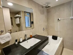Pvt bath tub:- Golfing Retreat@Luxe White House - Image 3