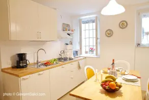 Casa Nina, a studio apartment just steps from the lake - Image 5