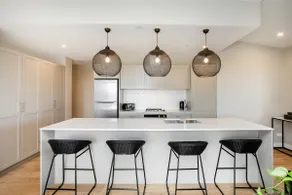 Spacious Penthouse Fabulous Harbour & Ocean Views - Image 2
