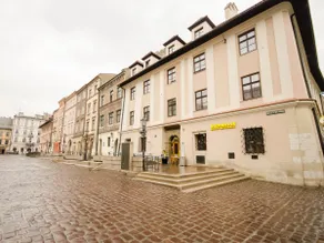Place 4 You - No. 8B (with a view of the Small Market Square) - Image 5