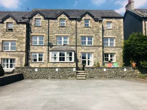Ground floor apartment with parking in town centre - Image 5