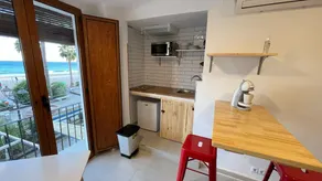 Modern studio, first line to Hold Town beach. - Image 2