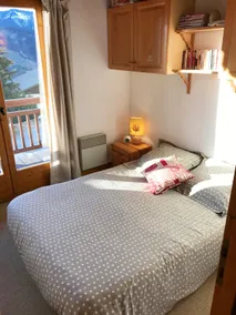 Ski-in/out apartment facing the Aravis - Image 4