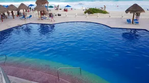 Studio with beach and pools in the hotel area. - Image 3