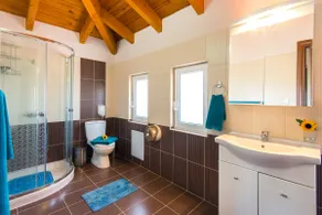 2 Bedrooms villa with pool, 300m from the sea - Image 5