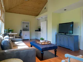 Relaxing apt by Overton Square and Overton Park. - Image 4