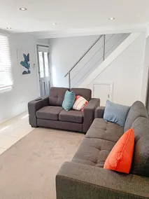 Central Armidale 2-Bedroom Apartment - Image 5