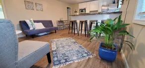Camilla's Beach Glass Cottage at Christopher's Dockside - Image 3