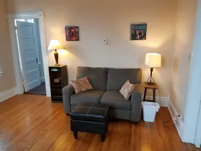 Charming 2-Bedroom Apartment above Winery - Image 4