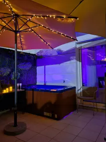 Prestigious estate getaway, private pool, hot tub - Image 3