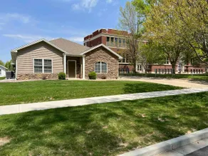 (Front) Location! Clean! Great View! No steps! - Image 2