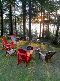 Rustic and Spacious Lakefront Oasis in Nature - Image 2