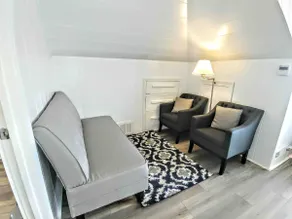 1BR Upstairs Apt Near 6th Ave | Clean + Easy Stay - Image 4