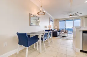 Spacious 1King/2Bath w/stunning lake view - Image 4