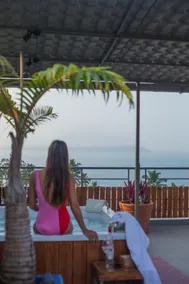 SEA VIEW DUPLEX APT with PVT JACUZZI & STEAM ROOM - Image 2