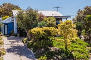 The blue beach house - Image 5