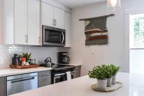 Private Modern Guest House by Seal Bay Park - Image 4