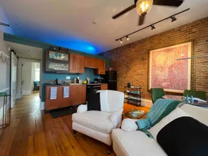 Historic Downtown District 1 Bedroom Apt w Parking - Image 2
