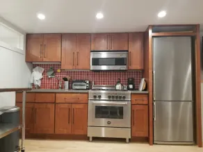 Gowanus/Park Slope Garden Duplex w Washer/Dryer - Image 2