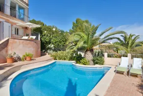 Bella villa con piscina privata e giardino, vista sul mare - Image 3