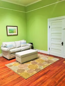 Hummingbird 1BR/1BA NearTroy Kitchen/LivingRoom - Image 4