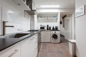Independent Basement Apartment - Image 4