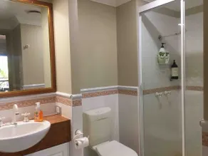 Shellys Ocean-View Apartment - Image 4