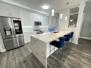 Luxury 2B2B APT Near Convention Center, Universal - Image 5