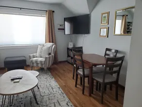 Bright Upper Unit | King Bed | Garage Parking - Image 3