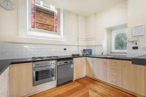 Historic Ballroom Apartment Central Queenscliff - Image 4