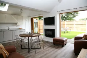 Satara Cottage, coastal village Weybourne, near Holt - Image 3