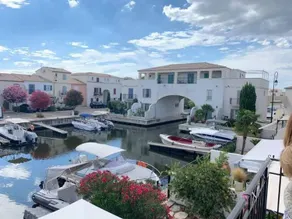 Modern and quiet marina - Image 2