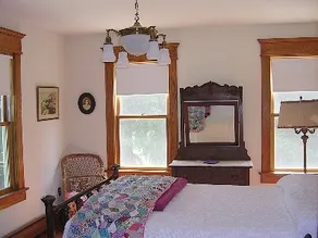 Cozy Farmhouse, 5 bdrms-2 bath, with use of pool - Image 4