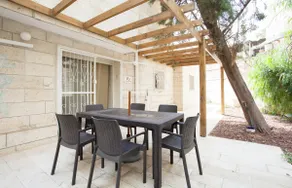 Cozy 3 br beautiful Patio parking available - Image 4