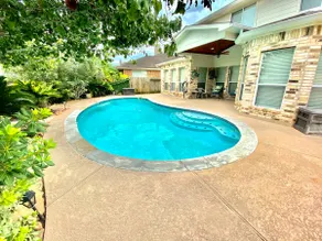 Cozy Home with Private Pool and Lake View. - Image 2