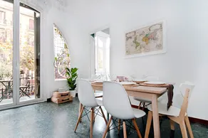 Discover YOUR place NEAR Ramblas Paseo de Gracia - Image 3