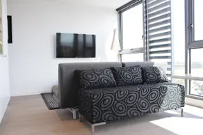 Luxurious Flemington with Stunning Racecourse View - Image 3