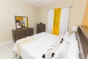 Luxurious 2 bed 2 bath apt in Kingston city center - Image 3