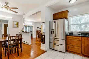 Charming 4R Boston home w/parking, 5 min to Casino - Image 3