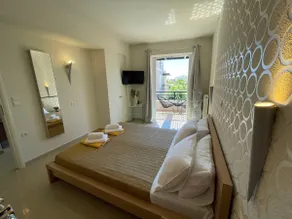 Artdeco Luxury Suites - Image 5