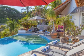 Villa Kiwi. Huge Pool, Steps To Town n Beach. 6 plus BRM 7.5 BTH 3 KCN - Image 3