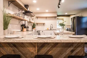 Taking reservations *Newly Renovated* GORGEOUS! - Image 2