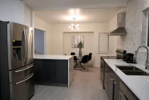 Spacious Living at Queen Elizabeth \Oakridge Park - Image 3