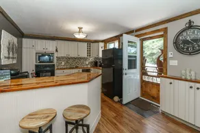 Canadiana-Muskoka Lake House Retreat - Image 4