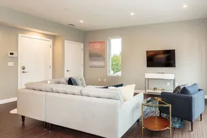 Modern 2 Bedroom with Parking - Image 4