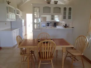 CRANE MIST Spacious 2 Bedroom Apt. - Image 5