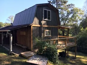 Creekside Cabin: Peaceful Setting Close to Town - Image 2