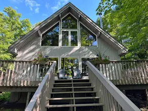 Booking Holiday Getaways: Hot Tub & Sauna - Image 2