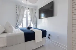 OceanDrive beachfront 2 charming renovated bd SoBe - Image 4